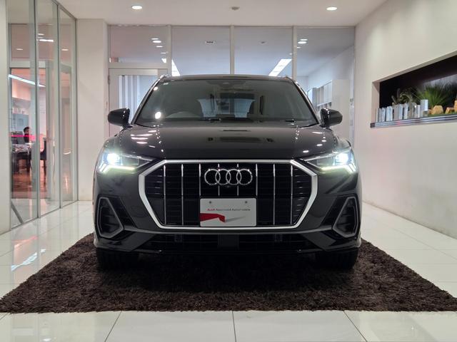 Q3 35TFSI Sライン ACC レーンアシスト カープレイ LEDヘッドライト オートハイビームアシスト パワーシート パーシャルレザー 電動テールゲート TVチューナー マルチカラーアンビエントライト 禁煙車 1オーナー(2枚目)