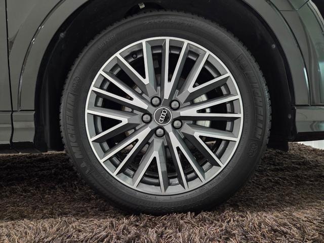 Q3 35TFSI Sライン ACC レーンアシスト カープレイ LEDヘッドライト オートハイビームアシスト パワーシート パーシャルレザー 電動テールゲート TVチューナー マルチカラーアンビエントライト 禁煙車 1オーナー(5枚目)