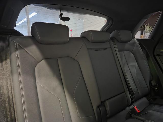 Q3 35TFSI Sライン ACC レーンアシスト カープレイ LEDヘッドライト オートハイビームアシスト パワーシート パーシャルレザー 電動テールゲート TVチューナー マルチカラーアンビエントライト 禁煙車 1オーナー(11枚目)