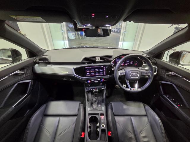Q3 35TFSI Sライン ACC レーンアシスト カープレイ LEDヘッドライト オートハイビームアシスト パワーシート パーシャルレザー 電動テールゲート TVチューナー マルチカラーアンビエントライト 禁煙車 1オーナー(12枚目)