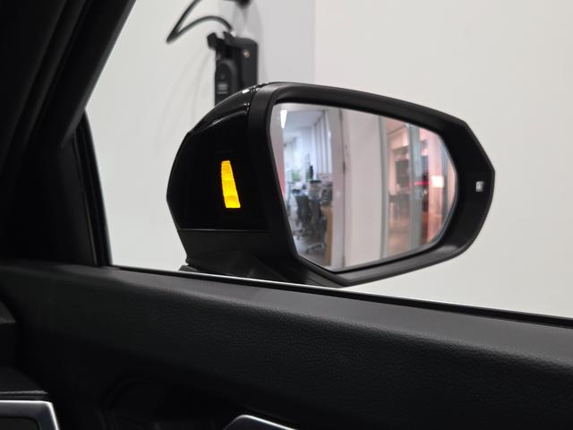 Q3 35TFSI Sライン ACC レーンアシスト カープレイ LEDヘッドライト オートハイビームアシスト パワーシート パーシャルレザー 電動テールゲート TVチューナー マルチカラーアンビエントライト 禁煙車 1オーナー(20枚目)