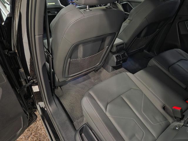 Q3 35TFSI Sライン ACC レーンアシスト カープレイ LEDヘッドライト オートハイビームアシスト パワーシート パーシャルレザー 電動テールゲート TVチューナー マルチカラーアンビエントライト 禁煙車 1オーナー(23枚目)