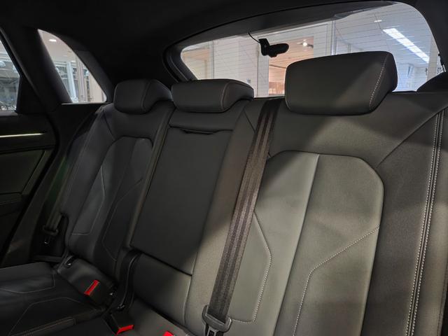 Q3 35TFSI Sライン ACC レーンアシスト カープレイ LEDヘッドライト オートハイビームアシスト パワーシート パーシャルレザー 電動テールゲート TVチューナー マルチカラーアンビエントライト 禁煙車 1オーナー(26枚目)