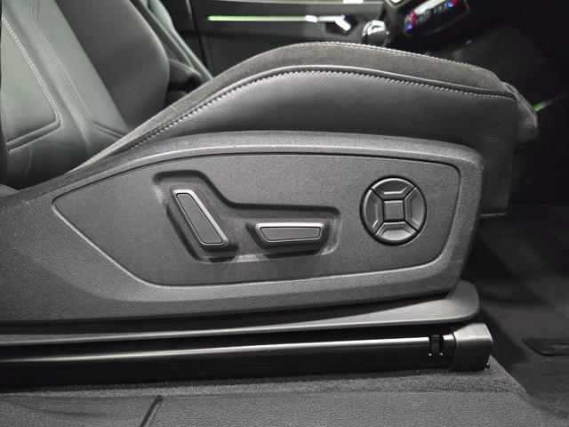 Q3 35TFSI Sライン ACC レーンアシスト カープレイ LEDヘッドライト オートハイビームアシスト パワーシート パーシャルレザー 電動テールゲート TVチューナー マルチカラーアンビエントライト 禁煙車 1オーナー(29枚目)