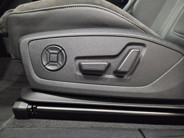 Q3 35TFSI Sライン ACC レーンアシスト カープレイ LEDヘッドライト オートハイビームアシスト パワーシート パーシャルレザー 電動テールゲート TVチューナー マルチカラーアンビエントライト 禁煙車 1オーナー(30枚目)
