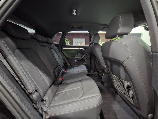 Q3 35TFSI Sライン ACC レーンアシスト カープレイ LEDヘッドライト オートハイビームアシスト パワーシート パーシャルレザー 電動テールゲート TVチューナー マルチカラーアンビエントライト 禁煙車 1オーナー(34枚目)