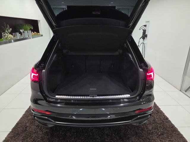 Q3 35TFSI Sライン ACC レーンアシスト カープレイ LEDヘッドライト オートハイビームアシスト パワーシート パーシャルレザー 電動テールゲート TVチューナー マルチカラーアンビエントライト 禁煙車 1オーナー(35枚目)