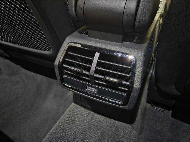 Q3 35TFSI Sライン ACC レーンアシスト カープレイ LEDヘッドライト オートハイビームアシスト パワーシート パーシャルレザー 電動テールゲート TVチューナー マルチカラーアンビエントライト 禁煙車 1オーナー(38枚目)