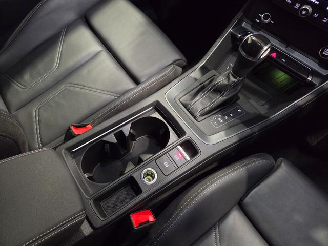 Q3 35TFSI Sライン ACC レーンアシスト カープレイ LEDヘッドライト オートハイビームアシスト パワーシート パーシャルレザー 電動テールゲート TVチューナー マルチカラーアンビエントライト 禁煙車 1オーナー(39枚目)