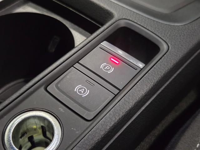 Q3 35TFSI Sライン ACC レーンアシスト カープレイ LEDヘッドライト オートハイビームアシスト パワーシート パーシャルレザー 電動テールゲート TVチューナー マルチカラーアンビエントライト 禁煙車 1オーナー(40枚目)