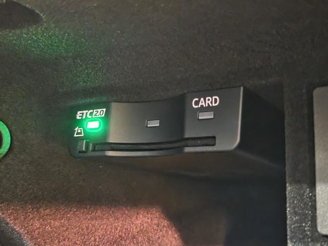 Q3 35TFSI Sライン ACC レーンアシスト カープレイ LEDヘッドライト オートハイビームアシスト パワーシート パーシャルレザー 電動テールゲート TVチューナー マルチカラーアンビエントライト 禁煙車 1オーナー(43枚目)