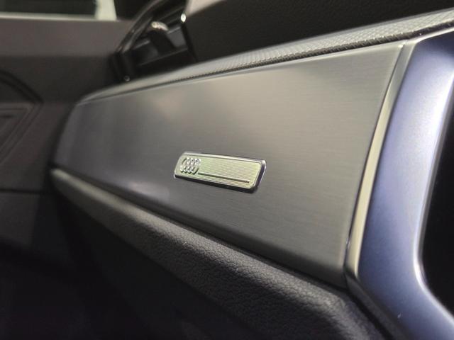 Q3 35TFSI Sライン ACC レーンアシスト カープレイ LEDヘッドライト オートハイビームアシスト パワーシート パーシャルレザー 電動テールゲート TVチューナー マルチカラーアンビエントライト 禁煙車 1オーナー(44枚目)
