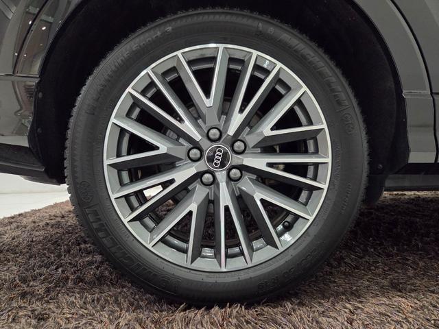 Q3 35TFSI Sライン ACC レーンアシスト カープレイ LEDヘッドライト オートハイビームアシスト パワーシート パーシャルレザー 電動テールゲート TVチューナー マルチカラーアンビエントライト 禁煙車 1オーナー(68枚目)