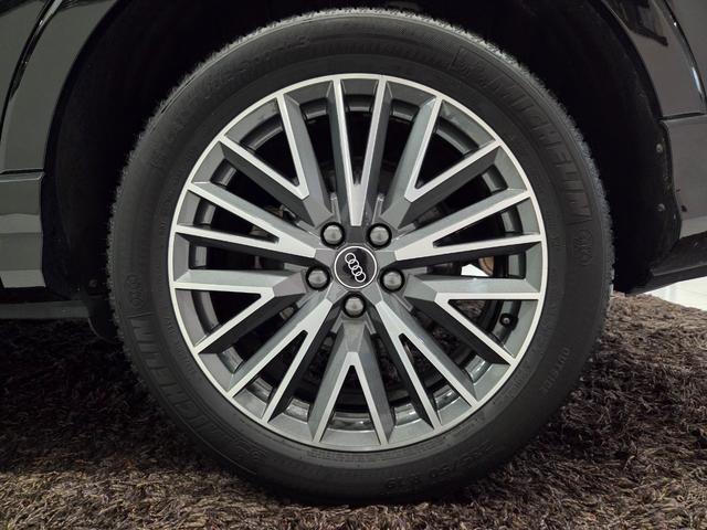 Q3 35TFSI Sライン ACC レーンアシスト カープレイ LEDヘッドライト オートハイビームアシスト パワーシート パーシャルレザー 電動テールゲート TVチューナー マルチカラーアンビエントライト 禁煙車 1オーナー(69枚目)