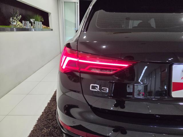 Q3 35TFSI Sライン ACC レーンアシスト カープレイ LEDヘッドライト オートハイビームアシスト パワーシート パーシャルレザー 電動テールゲート TVチューナー マルチカラーアンビエントライト 禁煙車 1オーナー(71枚目)