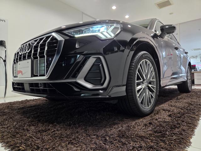 Q3 35TFSI Sライン ACC レーンアシスト カープレイ LEDヘッドライト オートハイビームアシスト パワーシート パーシャルレザー 電動テールゲート TVチューナー マルチカラーアンビエントライト 禁煙車 1オーナー(74枚目)