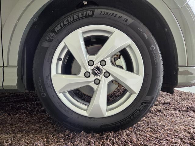 Q3 35TDIクワトロアドバンスド パーシャルレザー(パールセントベージュ) クリーンディーゼル マルチカラーアンビエントライト カープレイ TVチューナー ACC レーンアシスト 電動テールゲート 点検記録簿 禁煙車 1オーナー(5枚目)