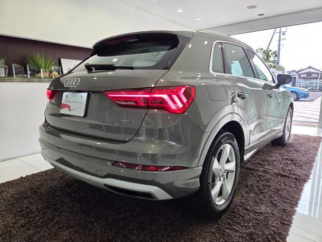 Q3 35TDIクワトロアドバンスド パーシャルレザー(パールセントベージュ) クリーンディーゼル マルチカラーアンビエントライト カープレイ TVチューナー ACC レーンアシスト 電動テールゲート 点検記録簿 禁煙車 1オーナー(6枚目)