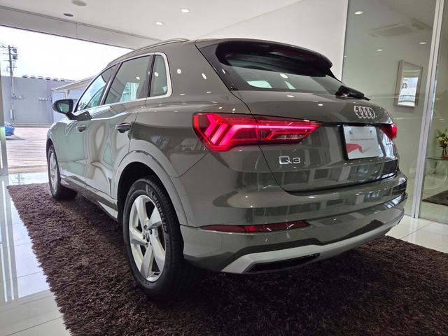 Q3 35TDIクワトロアドバンスド パーシャルレザー(パールセントベージュ) クリーンディーゼル マルチカラーアンビエントライト カープレイ TVチューナー ACC レーンアシスト 電動テールゲート 点検記録簿 禁煙車 1オーナー(8枚目)