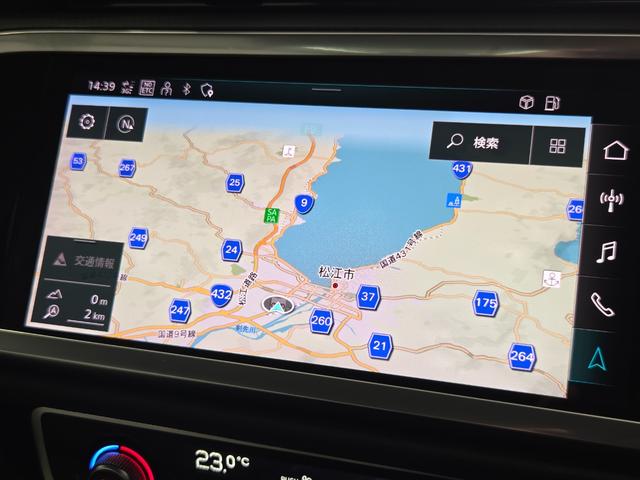 Q3 35TDIクワトロアドバンスド パーシャルレザー(パールセントベージュ) クリーンディーゼル マルチカラーアンビエントライト カープレイ TVチューナー ACC レーンアシスト 電動テールゲート 点検記録簿 禁煙車 1オーナー(16枚目)