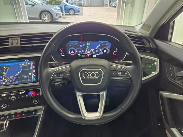 Q3 35TDIクワトロアドバンスド パーシャルレザー(パールセントベージュ) クリーンディーゼル マルチカラーアンビエントライト カープレイ TVチューナー ACC レーンアシスト 電動テールゲート 点検記録簿 禁煙車 1オーナー(18枚目)