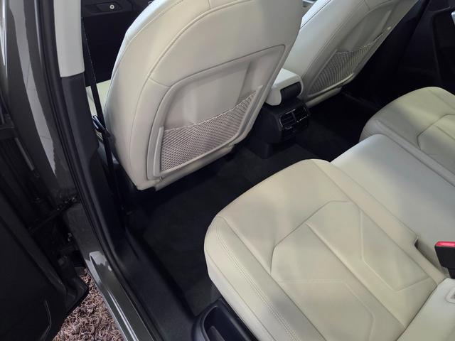 Q3 35TDIクワトロアドバンスド パーシャルレザー(パールセントベージュ) クリーンディーゼル マルチカラーアンビエントライト カープレイ TVチューナー ACC レーンアシスト 電動テールゲート 点検記録簿 禁煙車 1オーナー(22枚目)