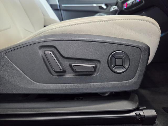 Q3 35TDIクワトロアドバンスド パーシャルレザー(パールセントベージュ) クリーンディーゼル マルチカラーアンビエントライト カープレイ TVチューナー ACC レーンアシスト 電動テールゲート 点検記録簿 禁煙車 1オーナー(28枚目)