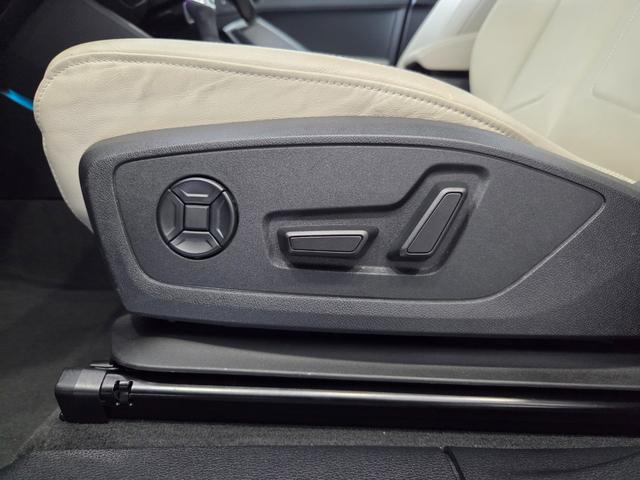 Q3 35TDIクワトロアドバンスド パーシャルレザー(パールセントベージュ) クリーンディーゼル マルチカラーアンビエントライト カープレイ TVチューナー ACC レーンアシスト 電動テールゲート 点検記録簿 禁煙車 1オーナー(29枚目)