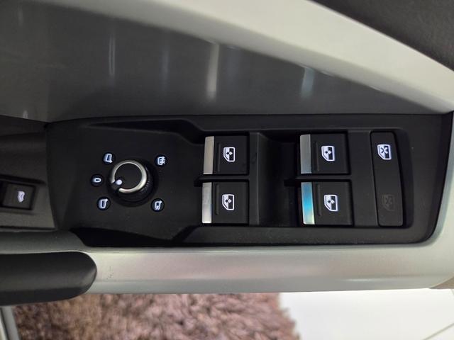 Q3 35TDIクワトロアドバンスド パーシャルレザー(パールセントベージュ) クリーンディーゼル マルチカラーアンビエントライト カープレイ TVチューナー ACC レーンアシスト 電動テールゲート 点検記録簿 禁煙車 1オーナー(31枚目)