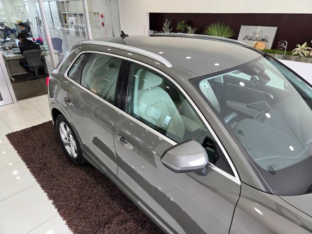 Q3 35TDIクワトロアドバンスド パーシャルレザー(パールセントベージュ) クリーンディーゼル マルチカラーアンビエントライト カープレイ TVチューナー ACC レーンアシスト 電動テールゲート 点検記録簿 禁煙車 1オーナー(57枚目)