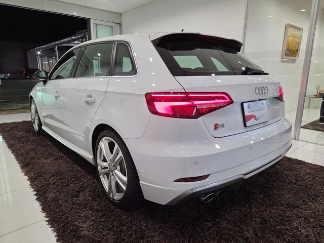 S3 スポーツバック 290馬力380Nm 0-100km4.8秒 ファインナッパレザ- マトリクスLEDヘッドライト カラードブレーキキャリパー(レッド) TVチューナー CD DVD カープレイ 点検記録簿 禁煙車(8枚目)