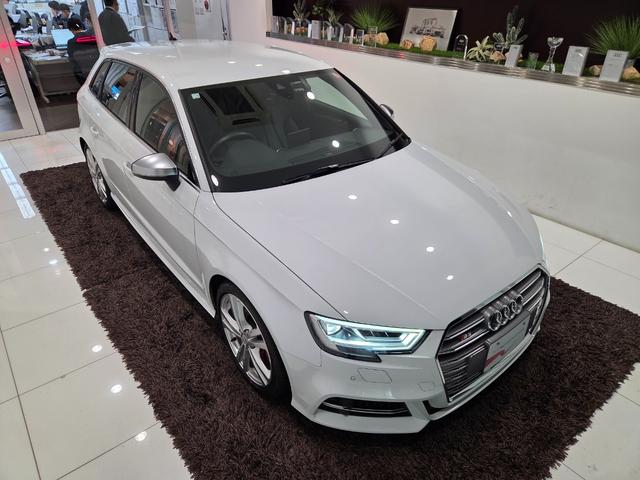 S3 スポーツバック 290馬力380Nm 0-100km4.8秒 ファインナッパレザ- マトリクスLEDヘッドライト カラードブレーキキャリパー(レッド) TVチューナー CD DVD カープレイ 点検記録簿 禁煙車(12枚目)