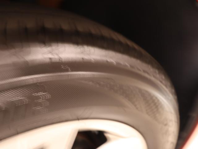 【アダプティブクルーズコントロール】高速道路の走行などを便利にしてくれ長時間のドライブで疲労も軽減でき安全なドライブをサポートしてくれる機能になります。