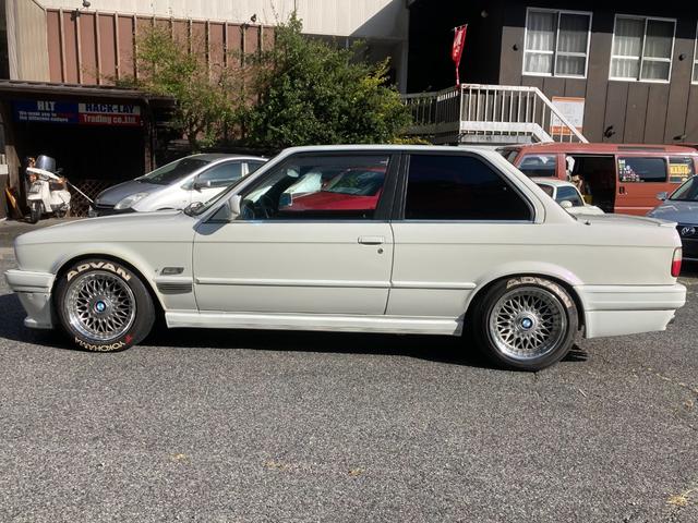 ３２０ｉ　クーペ　左ハンドル　マフラー(5枚目)