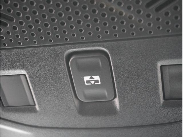 ｅ－２００８ ＧＴ　パノラミックサンルーフ　全周囲カメラ　プッシュスタート　スマートキー　クリアランスソナー　衝突被害軽減システム　クルーズコントロール　シートヒーター　２トーンルーフ　オートライト　オートエアコン（60枚目）