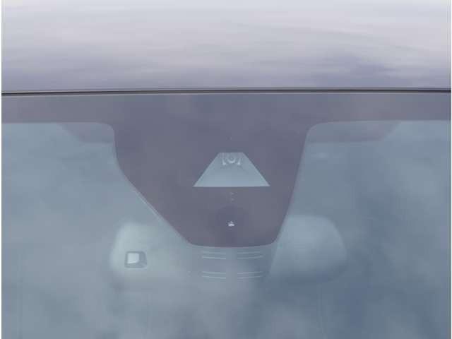 208 GT バックカメラ 障害物センサー パドルシフト アダプティブクルーズコントロール 電動パーキングブレーキ ブラインドスポットモニター 電動パーキングブレーキ ワイヤレス充電 プッシュスタート スマートキー(4枚目)