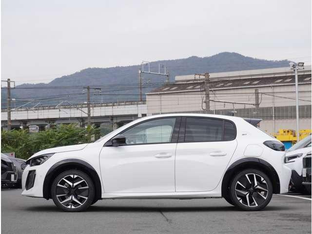 208 GT バックカメラ 障害物センサー パドルシフト アダプティブクルーズコントロール 電動パーキングブレーキ ブラインドスポットモニター 電動パーキングブレーキ ワイヤレス充電 プッシュスタート スマートキー(12枚目)