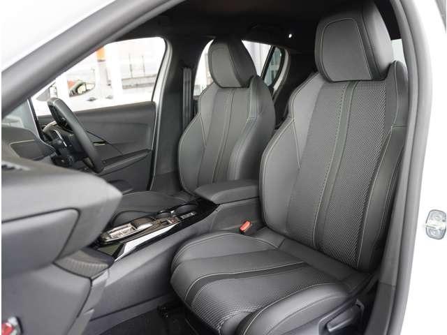 208 GT バックカメラ 障害物センサー パドルシフト アダプティブクルーズコントロール 電動パーキングブレーキ ブラインドスポットモニター 電動パーキングブレーキ ワイヤレス充電 プッシュスタート スマートキー(22枚目)