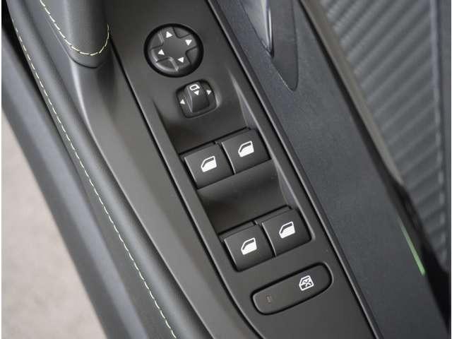 208 GT バックカメラ 障害物センサー パドルシフト アダプティブクルーズコントロール 電動パーキングブレーキ ブラインドスポットモニター 電動パーキングブレーキ ワイヤレス充電 プッシュスタート スマートキー(29枚目)