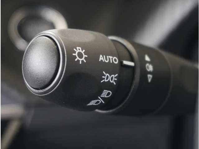 208 GT バックカメラ 障害物センサー パドルシフト アダプティブクルーズコントロール 電動パーキングブレーキ ブラインドスポットモニター 電動パーキングブレーキ ワイヤレス充電 プッシュスタート スマートキー(33枚目)