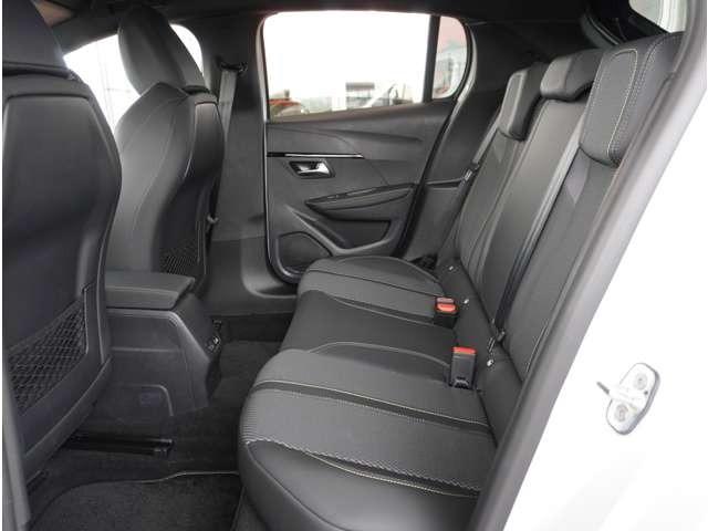 208 GT バックカメラ 障害物センサー パドルシフト アダプティブクルーズコントロール 電動パーキングブレーキ ブラインドスポットモニター 電動パーキングブレーキ ワイヤレス充電 プッシュスタート スマートキー(63枚目)