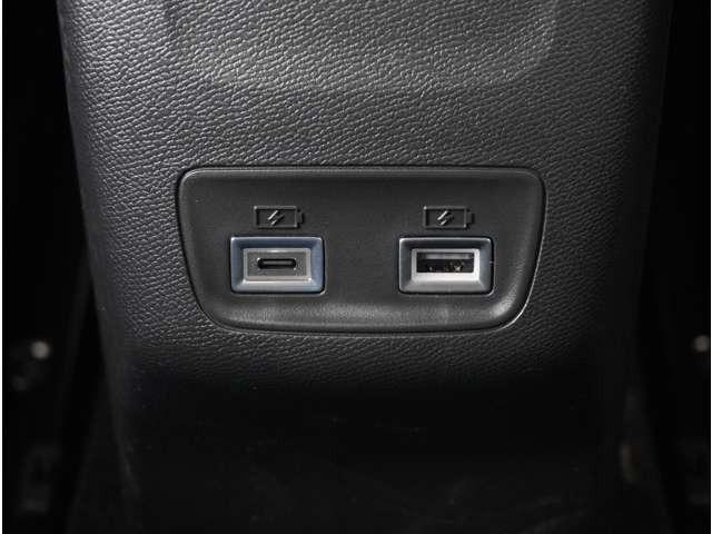 208 GT バックカメラ 障害物センサー パドルシフト アダプティブクルーズコントロール 電動パーキングブレーキ ブラインドスポットモニター 電動パーキングブレーキ ワイヤレス充電 プッシュスタート スマートキー(64枚目)