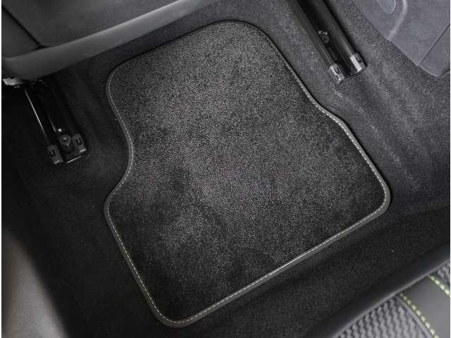 208 GT バックカメラ 障害物センサー パドルシフト アダプティブクルーズコントロール 電動パーキングブレーキ ブラインドスポットモニター 電動パーキングブレーキ ワイヤレス充電 プッシュスタート スマートキー(65枚目)