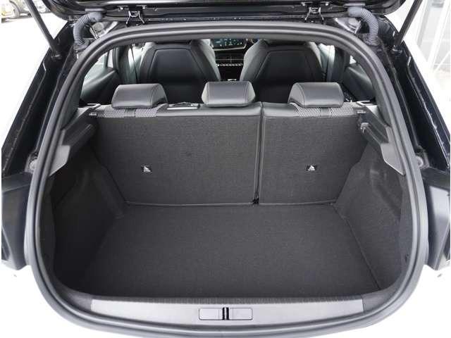 208 GT バックカメラ 障害物センサー パドルシフト アダプティブクルーズコントロール 電動パーキングブレーキ ブラインドスポットモニター 電動パーキングブレーキ ワイヤレス充電 プッシュスタート スマートキー(67枚目)