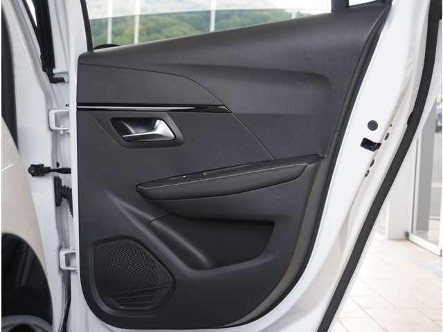 208 GT バックカメラ 障害物センサー パドルシフト アダプティブクルーズコントロール 電動パーキングブレーキ ブラインドスポットモニター 電動パーキングブレーキ ワイヤレス充電 プッシュスタート スマートキー(74枚目)