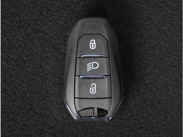 208 GT バックカメラ 障害物センサー パドルシフト アダプティブクルーズコントロール 電動パーキングブレーキ ブラインドスポットモニター 電動パーキングブレーキ ワイヤレス充電 プッシュスタート スマートキー(77枚目)