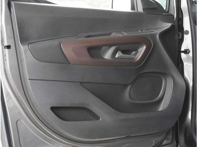 リフター ＧＴライン　ファースト　リミテッド　ガラスルーフ　バックカメラ　助手席側サイドカメラ　前後ドライブレコーダー　ＥＴＣ　障害物センサー　パドルシフト　クルーズコントロール　電動パーキングブレーキ　ブラインドスポットモニター　スマートキー（77枚目）