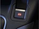 【電動パーキングブレーキ】手で引く方式のサイドブレーキや足踏み式のサイドブレーキの代わりとなるもので、指先の簡単操作でパーキングブレーキを作動したり解除したりすることが可能です。