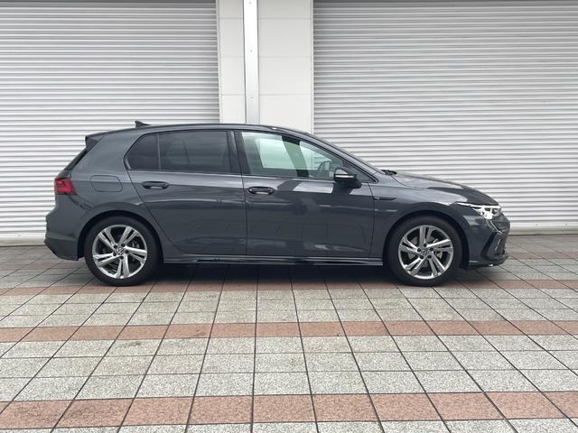 ゴルフ ｅＴＳＩ　Ｒライン　認定中古車　禁煙車　マイルドハイブリッド　ディスカバープロ　デジタルメーター　シートヒーター　ステアリングヒーター　ＩＱライト　アンビエントライト　カープレイ対応　ブルートゥース　ＥＴＣ２．０（4枚目）