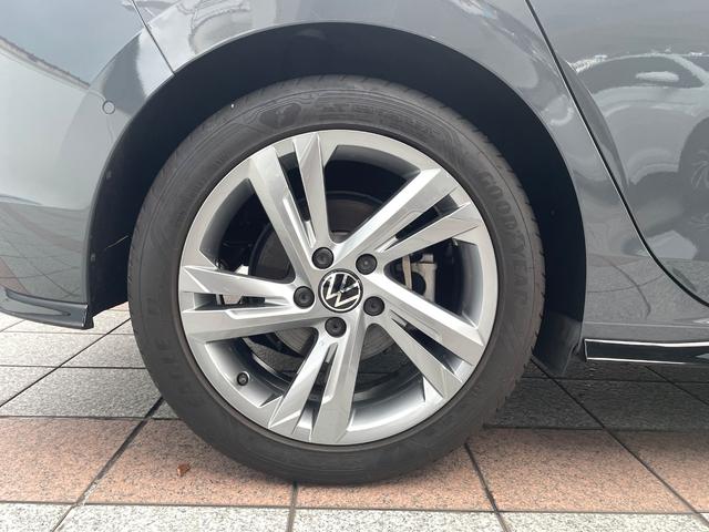 ゴルフ ｅＴＳＩ　Ｒライン　認定中古車　禁煙車　マイルドハイブリッド　ディスカバープロ　デジタルメーター　シートヒーター　ステアリングヒーター　ＩＱライト　アンビエントライト　カープレイ対応　ブルートゥース　ＥＴＣ２．０（11枚目）